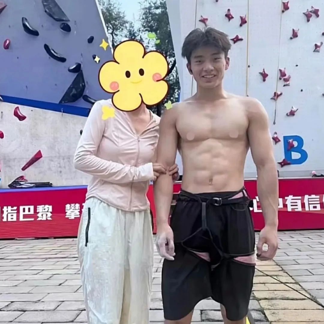  伍鹏攀岩令人心动的少年感，在彩虹圈走红 