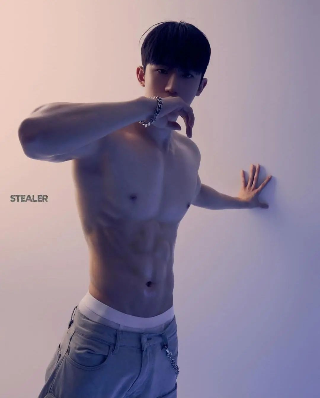 阳光帅气公狗腰，八块腹肌太漂亮了！