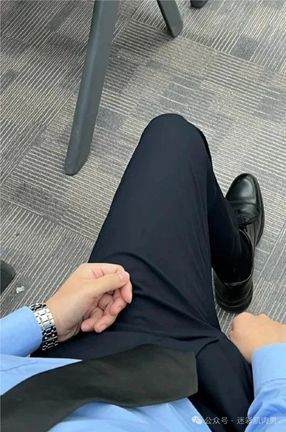  爱穿正装的英语老师脱啦？山东大汉太强了！
