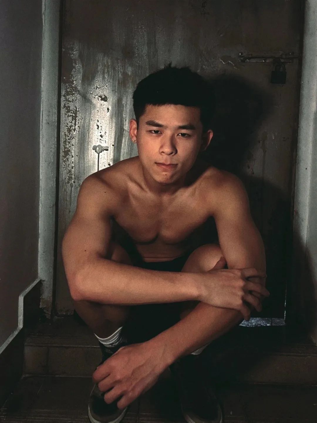 19 岁福建寸头钻石男高秀腹肌，屏都都被舔烂了