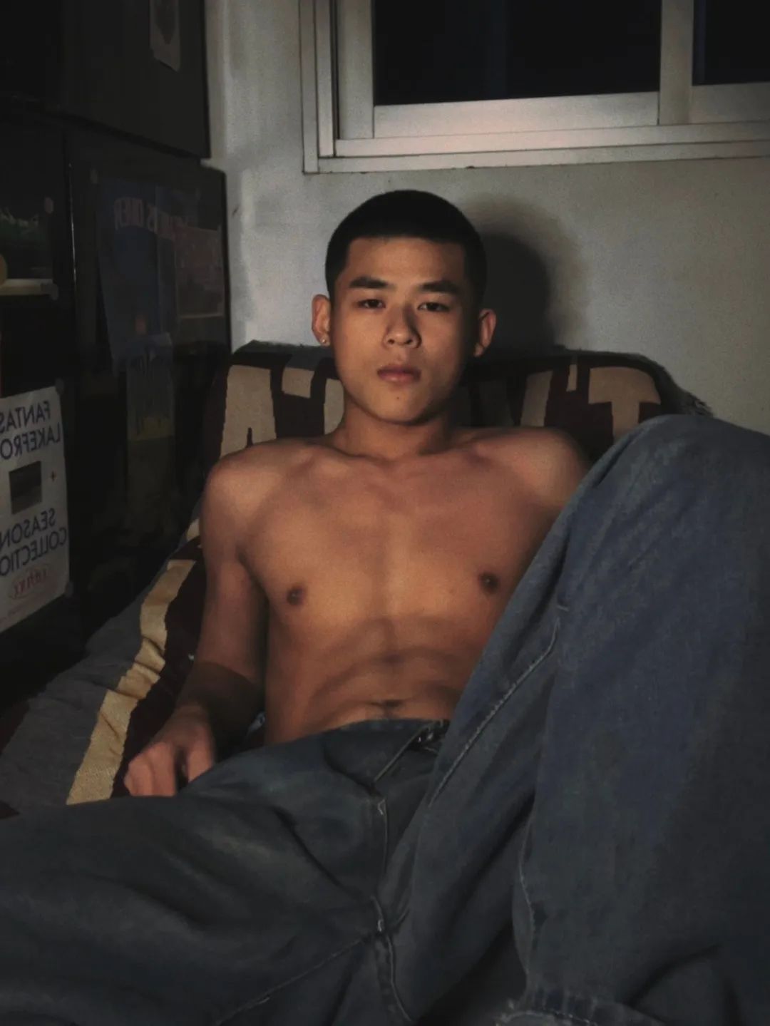19 岁福建寸头钻石男高秀腹肌，屏都都被舔烂了