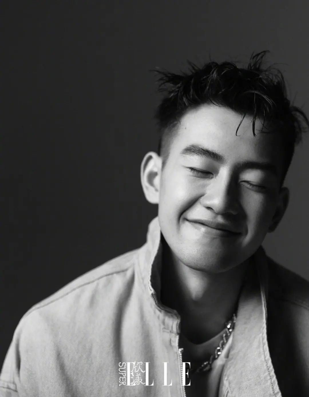 最近超火的羽毛球新晋帅哥王昶，他的美背写真，你看过吗？