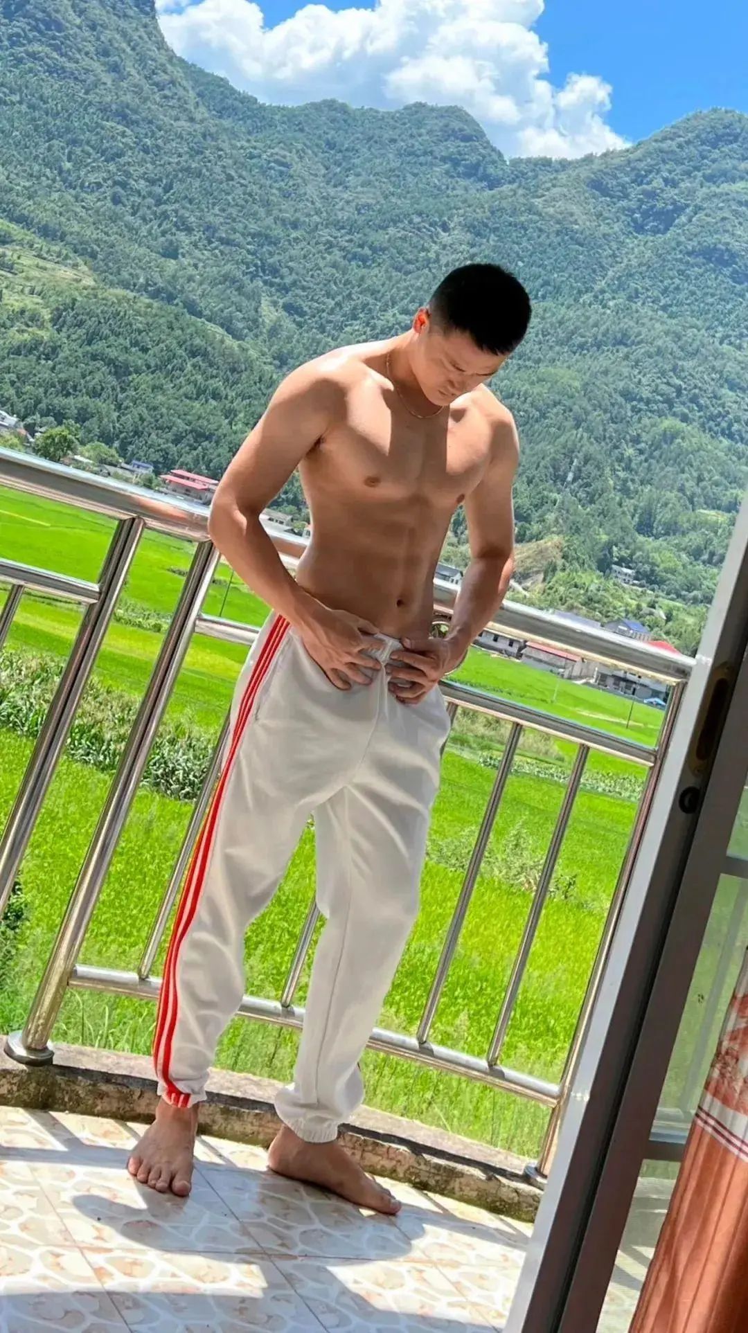 182CM 大汗淋漓的农村硬汉，喊你回家做他媳妇 
