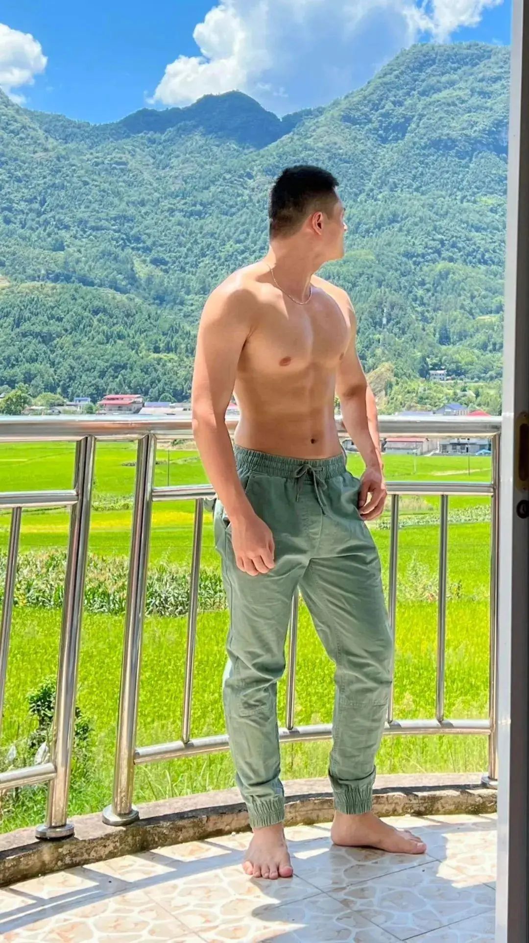 182CM 大汗淋漓的农村硬汉，喊你回家做他媳妇 