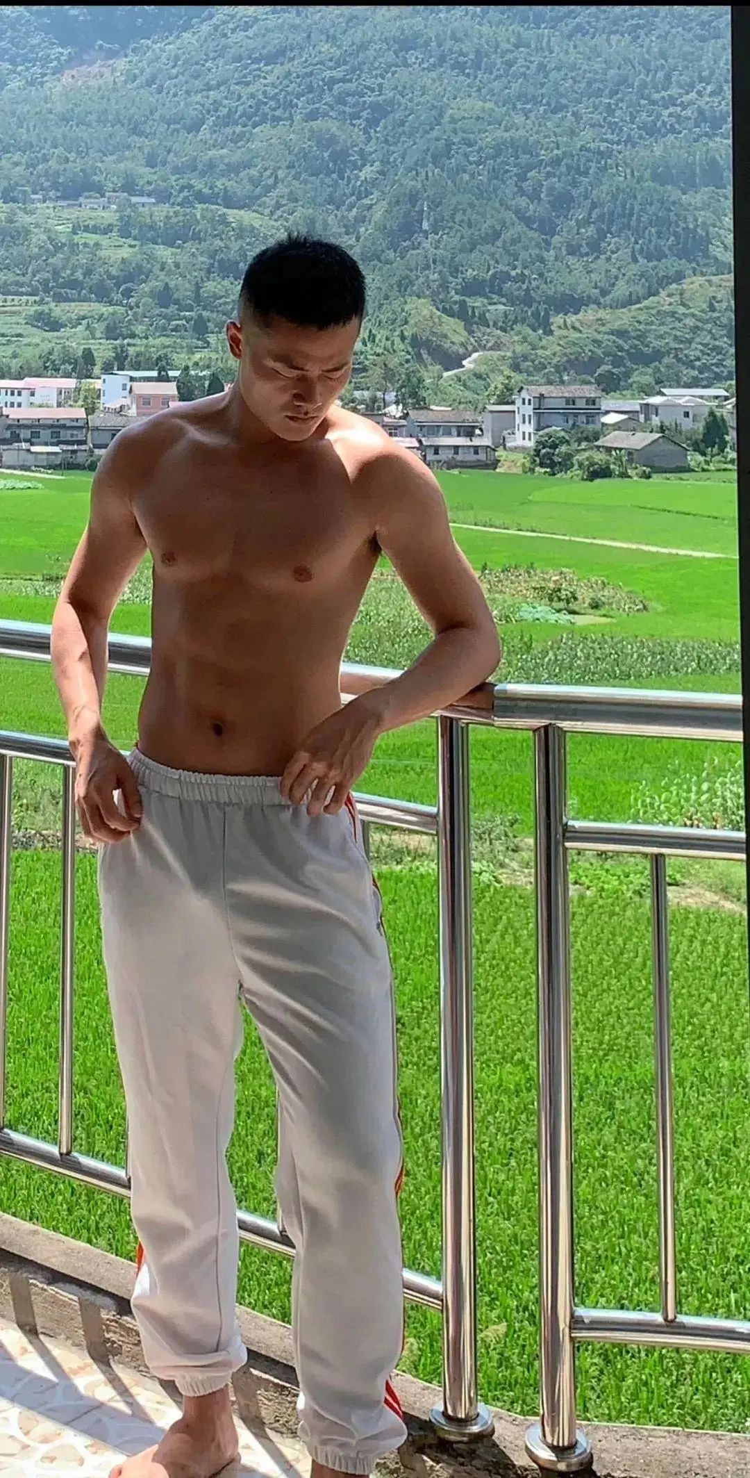 182CM 大汗淋漓的农村硬汉，喊你回家做他媳妇 