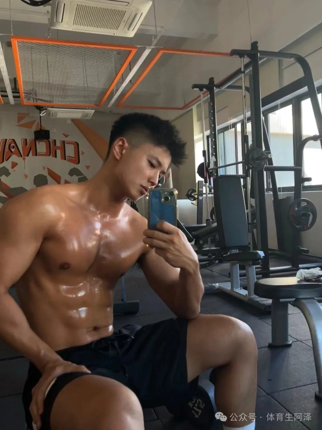 圈内大姐失望离开，黑皮狼狗竟然喜欢男人.....