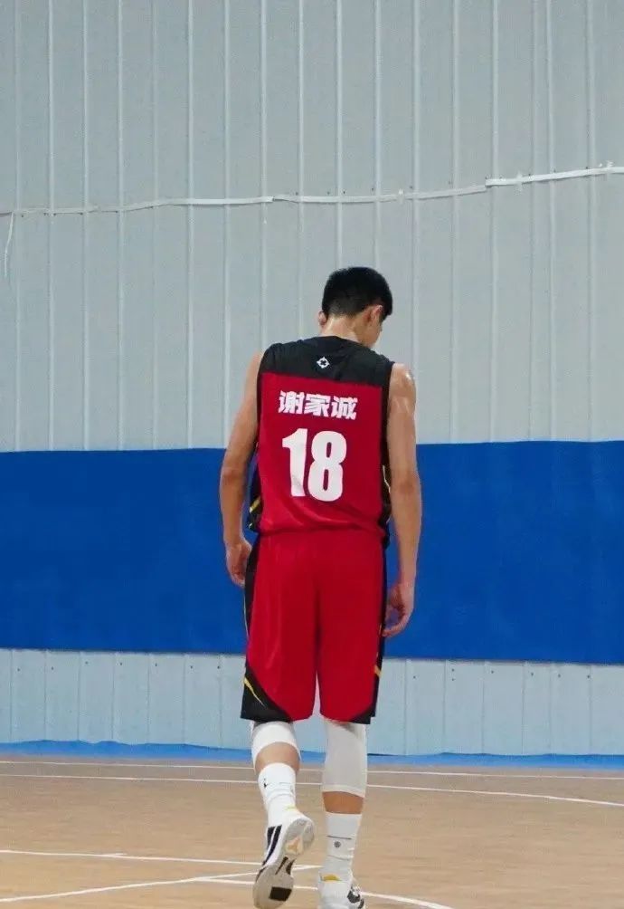 体育生网红被女记者采访揭秘