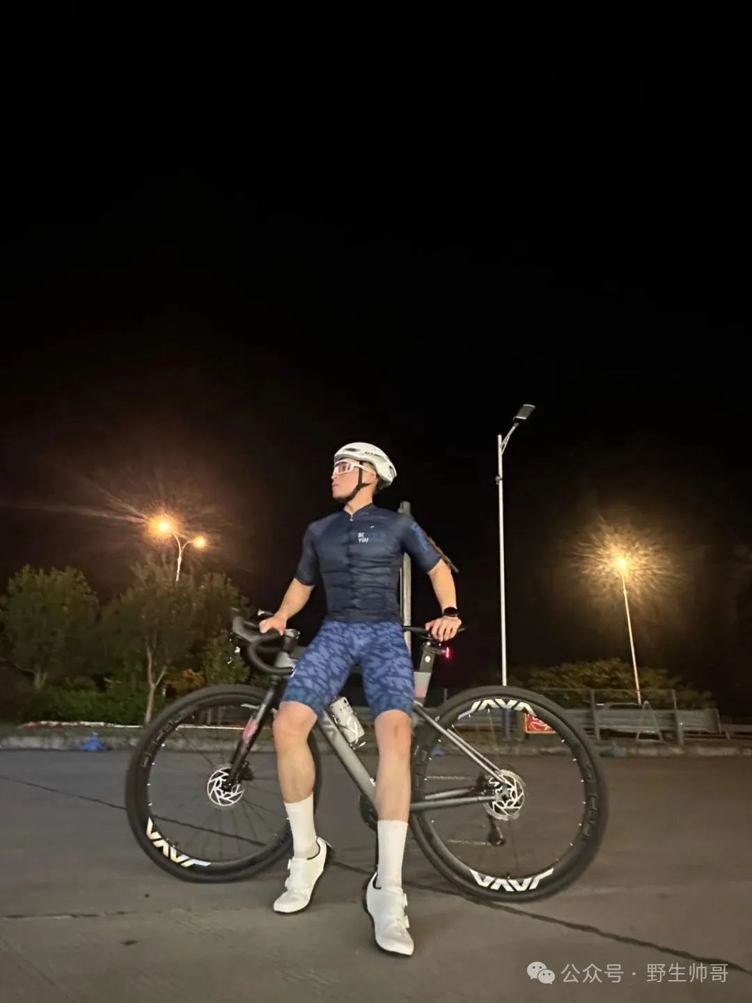 又一枚兵哥脱了自拍，哇喔长腿粗壮实力太强大啦！