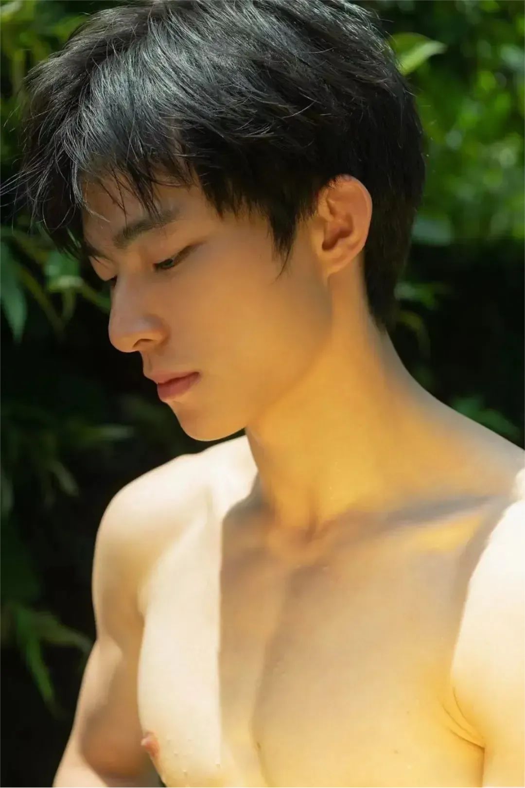 186cm 的篮球男神，颜值爆表，肌肉线条让人爱不释手！