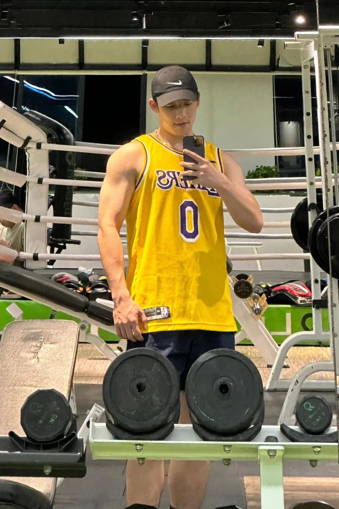 黑袜塞给粉丝，188cm 他的室友都是体育生