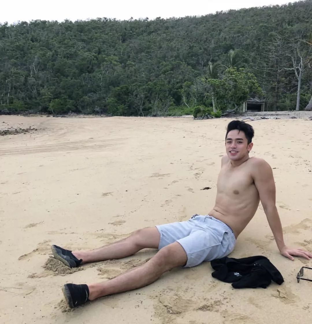 篮球体育生长太帅，长腿初中高中就做男模赚钱了