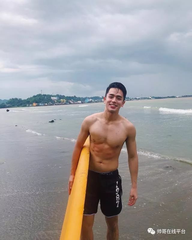 篮球体育生长太帅，长腿初中高中就做男模赚钱了