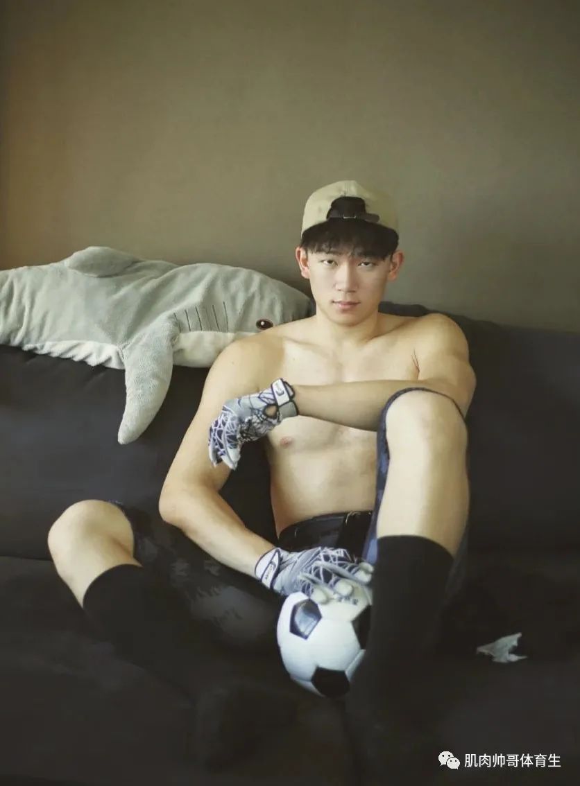 篮球体育生小哥哥，一枚肌肉小狼狗