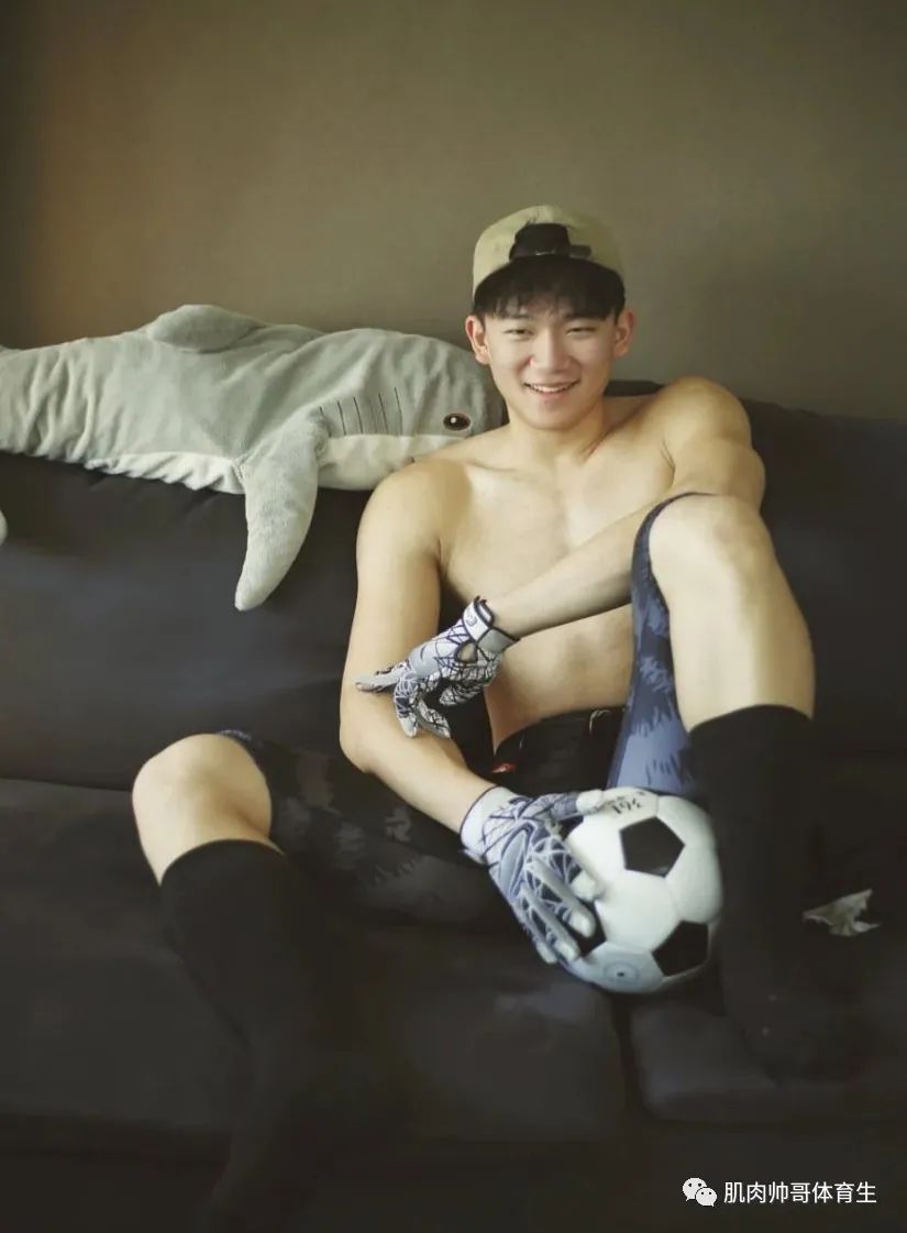 篮球体育生小哥哥，一枚肌肉小狼狗