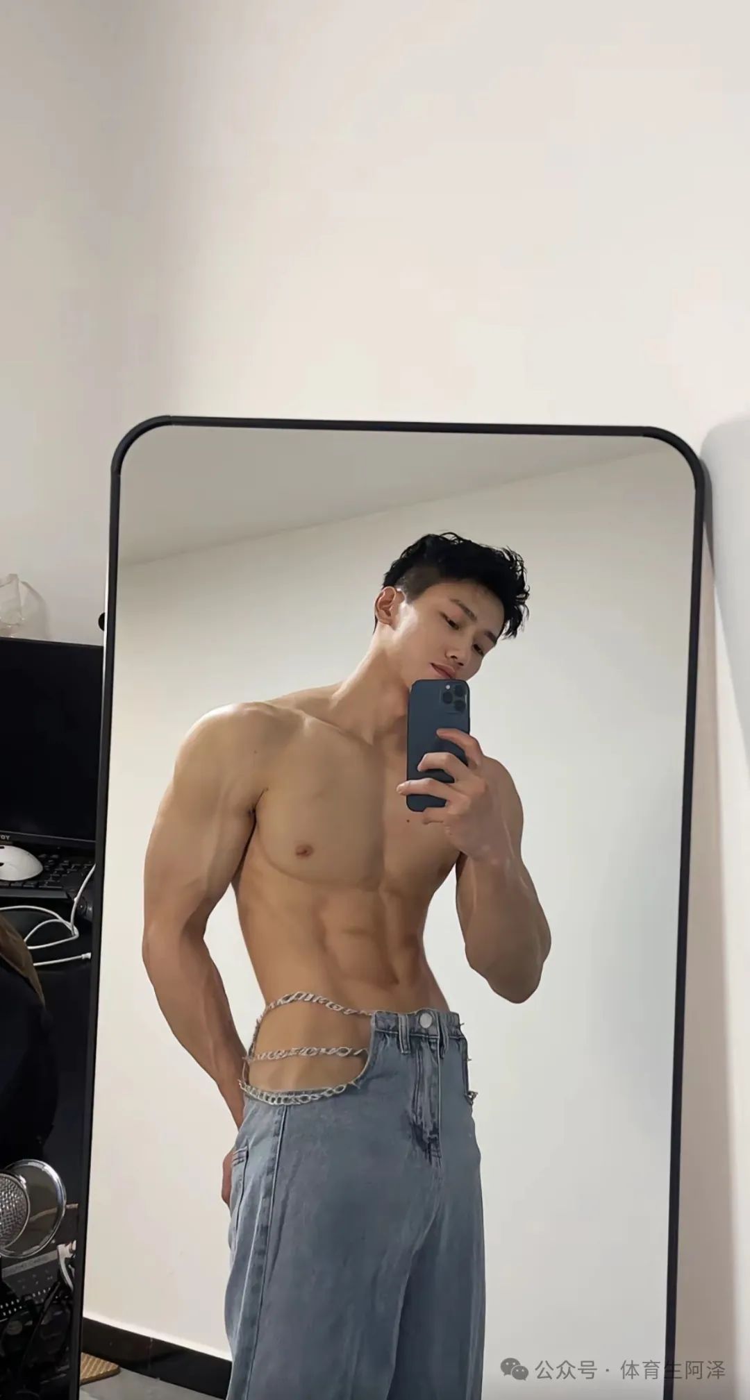 CK 内裤新晋顶流男模，裤子从来没拉上过......