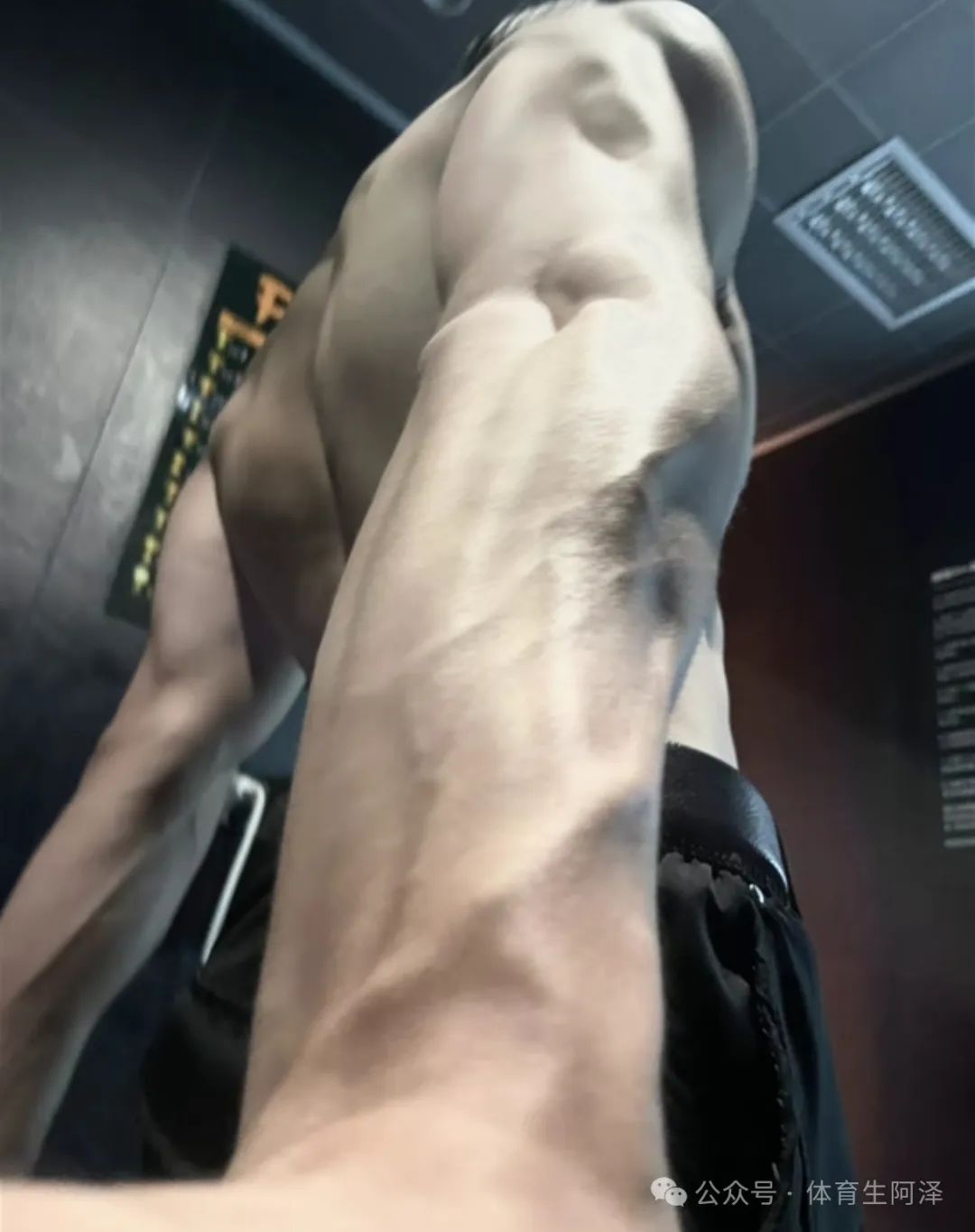 CK 内裤新晋顶流男模,裤子从来没拉上过...... CK 内裤新晋顶流男模,裤子从来没拉上过......