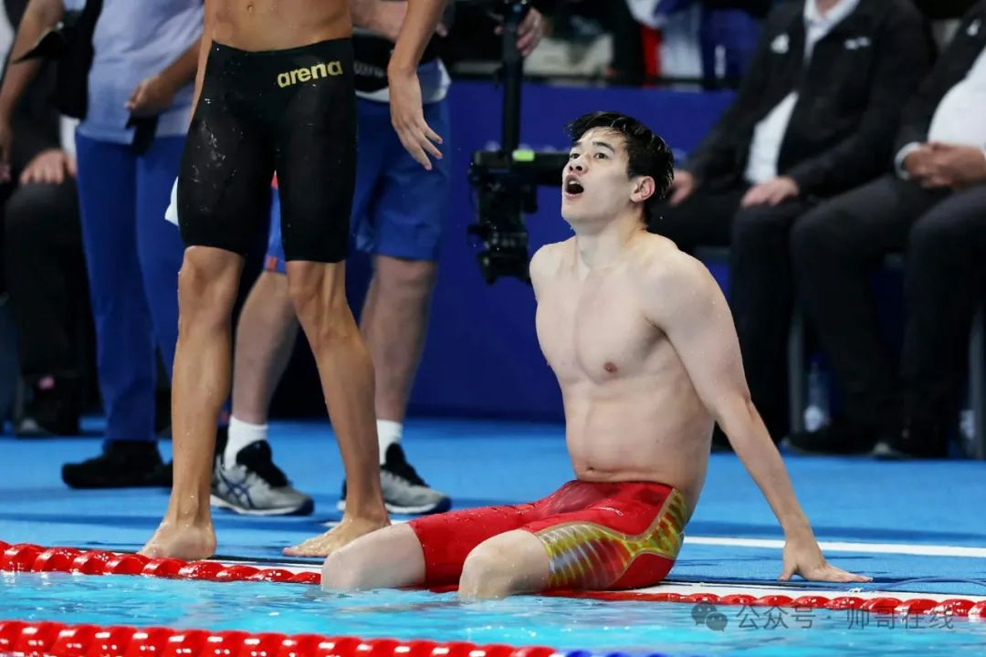 泳池中最猛的体育生弟弟，04 年鲜肉男菩萨真的杀疯了！