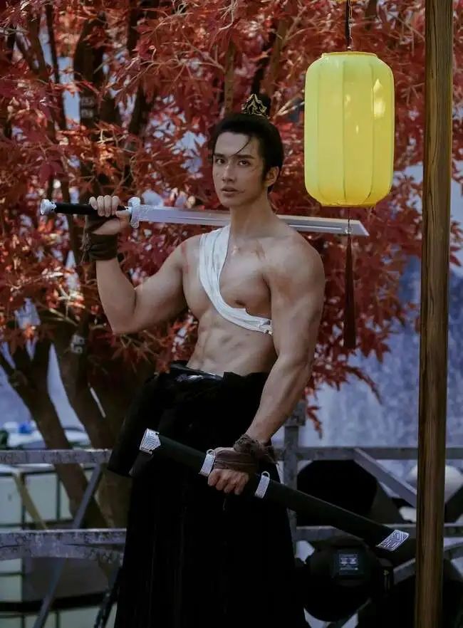 民国风肌肉男神，6 块腹肌爆棚的肌肉写真！