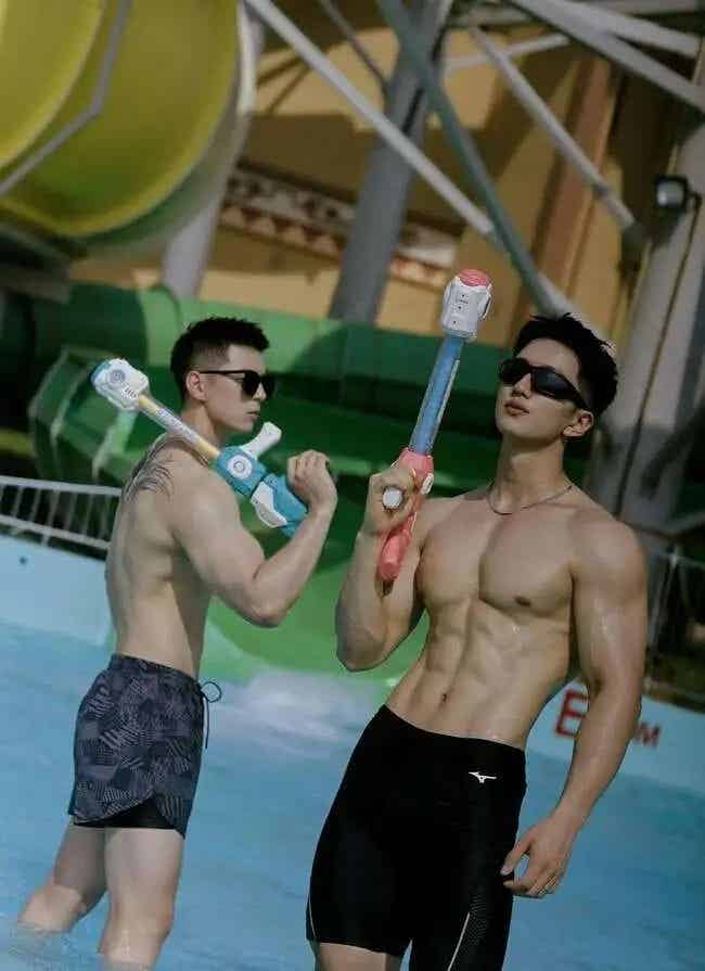 民国风肌肉男神，6 块腹肌爆棚的肌肉写真！