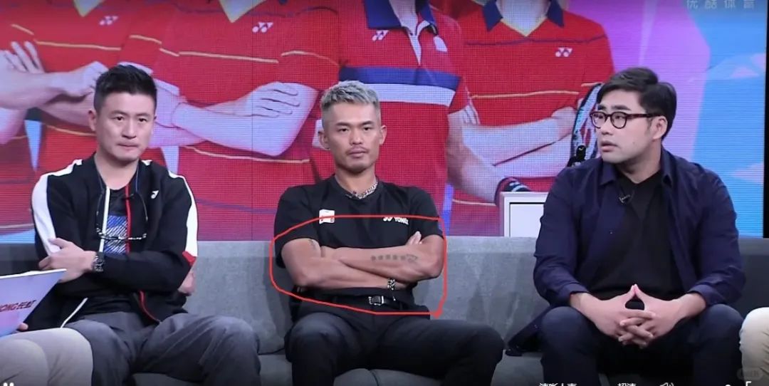  林丹穿白短裤的视频又被翻了出来，网友们忍不住多看了几眼！