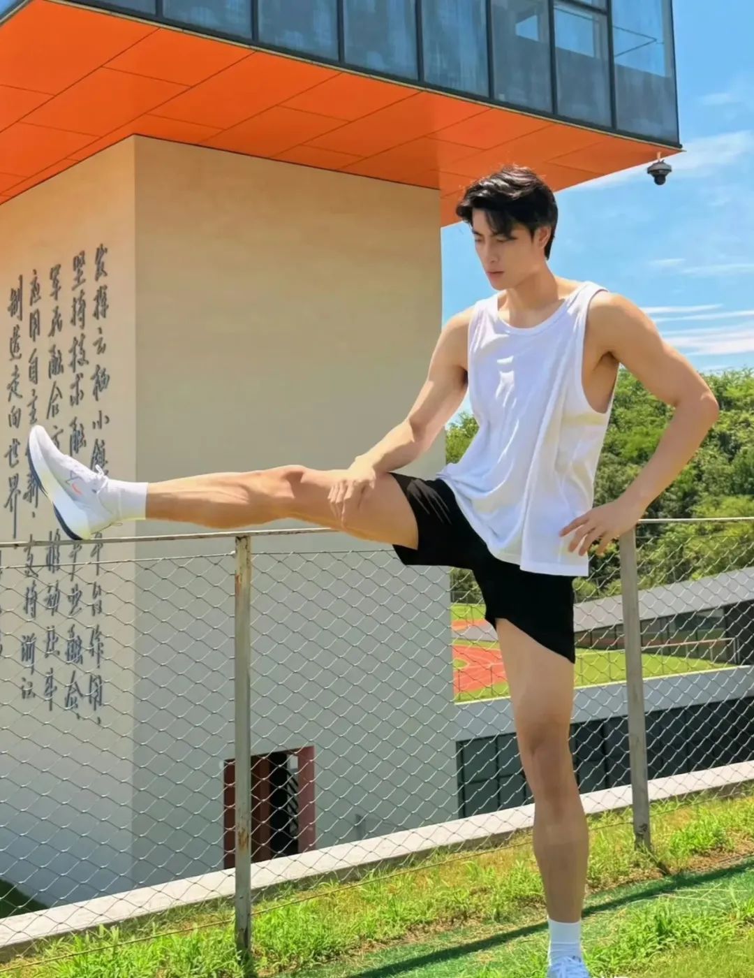 182cm 田径体育生，操场上最靓的仔 