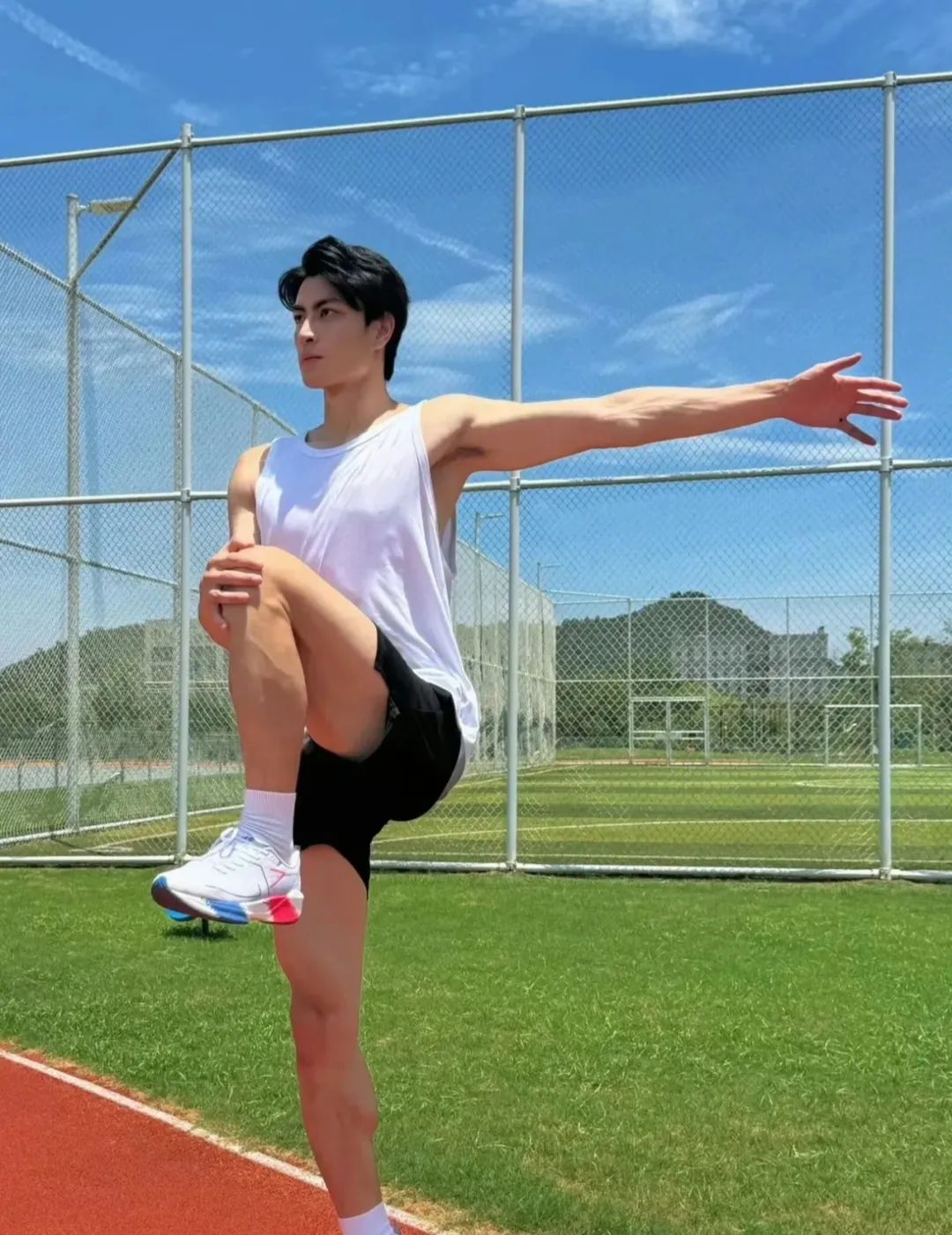 182cm 田径体育生，操场上最靓的仔 