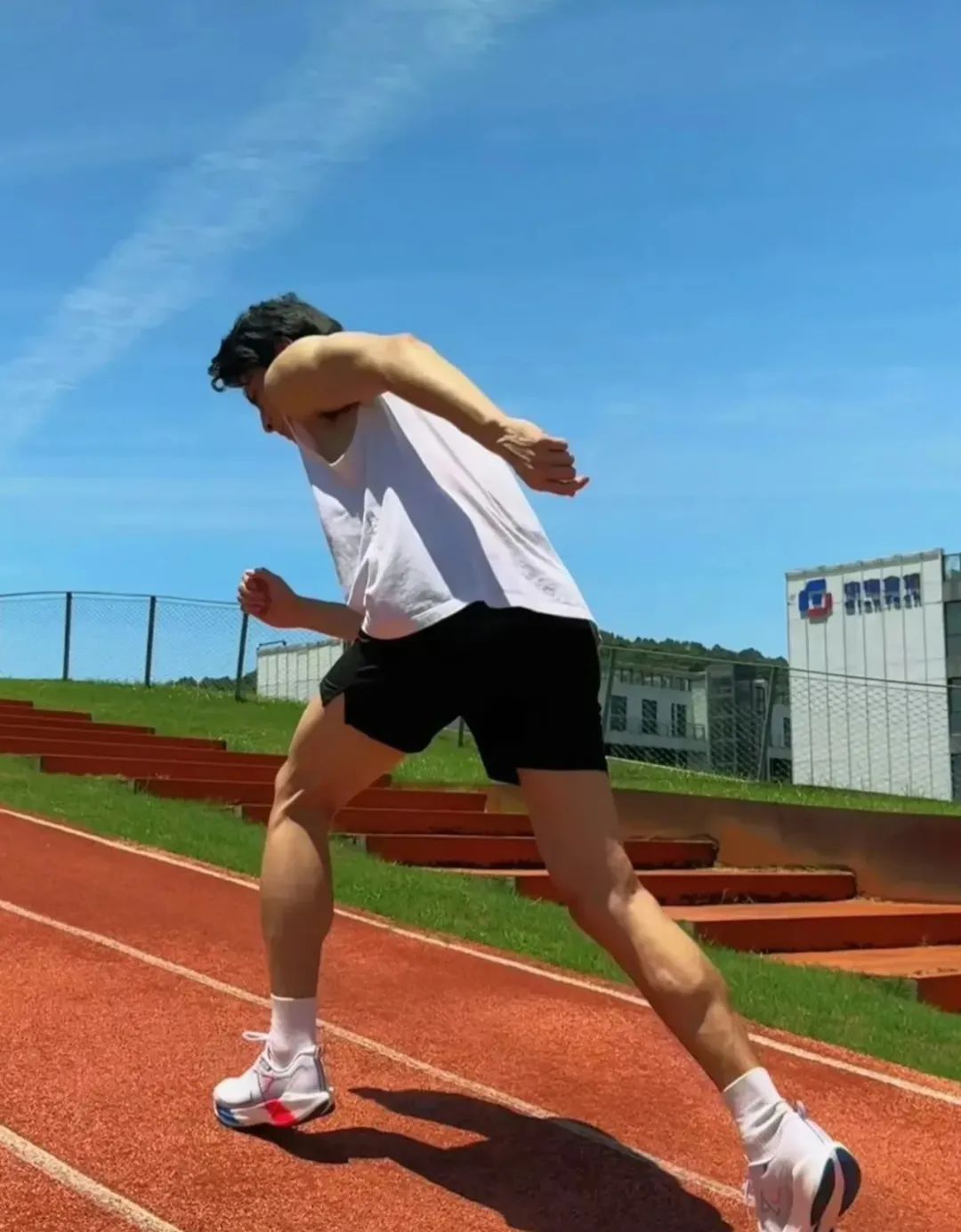 182cm 田径体育生，操场上最靓的仔 