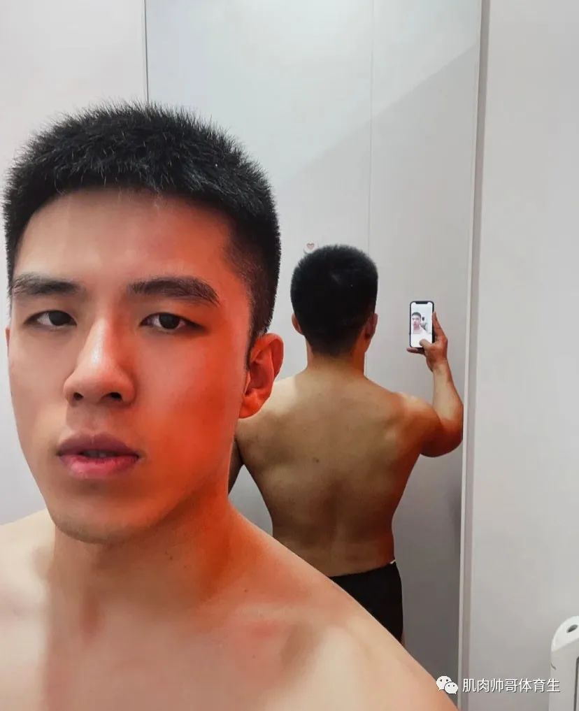 肌肉爷们，五官帅气的型男一枚