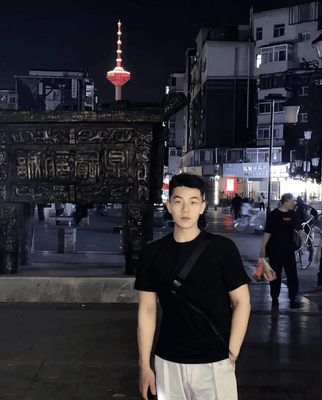 23 退伍兵哥哥，上海街头人见人爱 