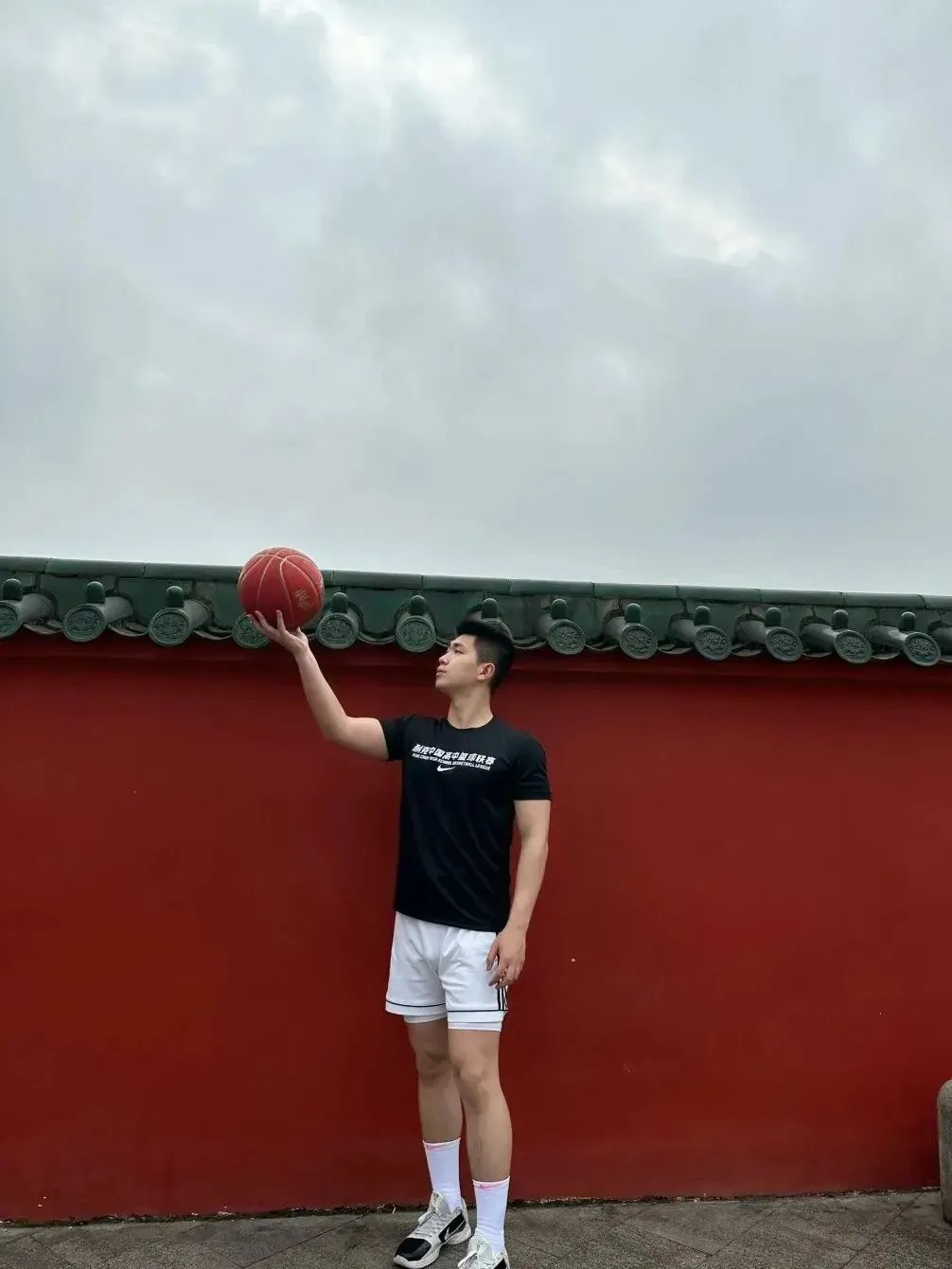 182cm 的超壮肌肉男身材炸了，打篮球更帅！