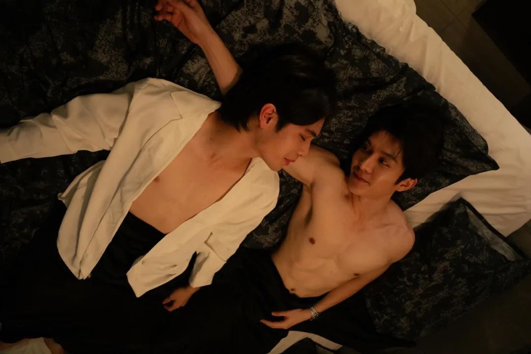 夜色下的男明星，总是格外的诱人~