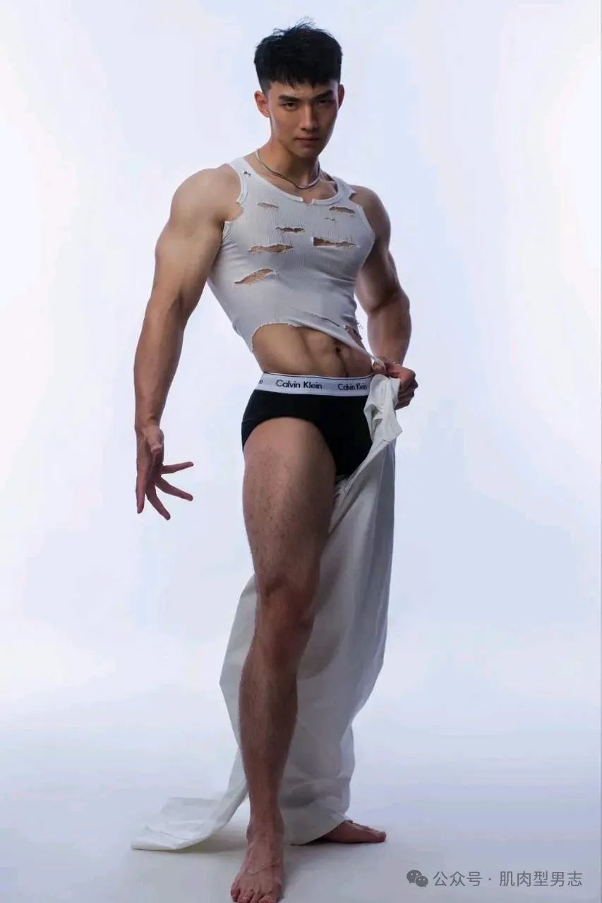 这组写真火了！模特小哥也找到了！