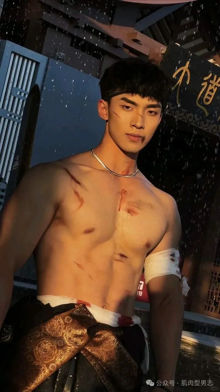 这组写真火了！模特小哥也找到了！