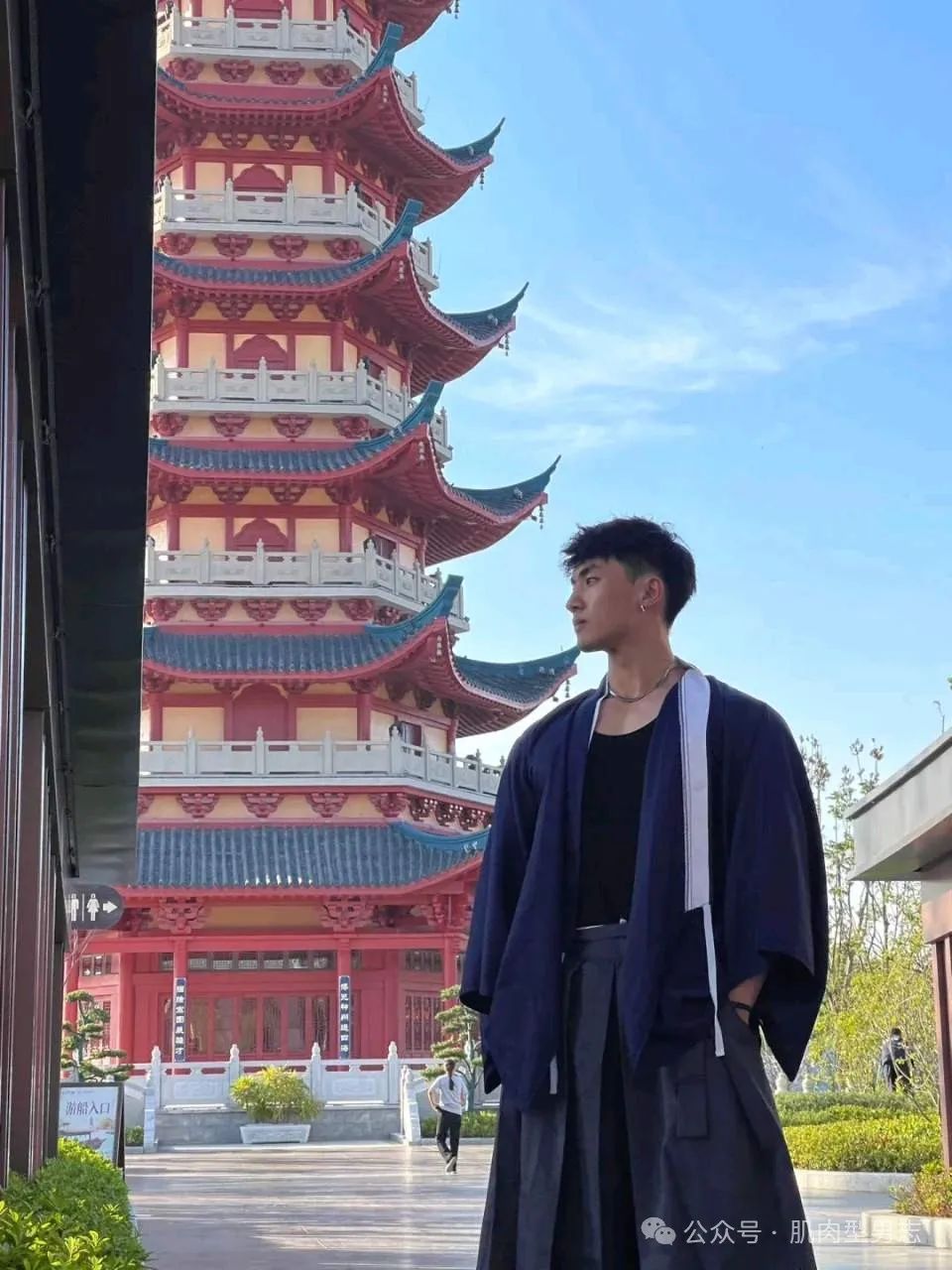 这组写真火了！模特小哥也找到了！