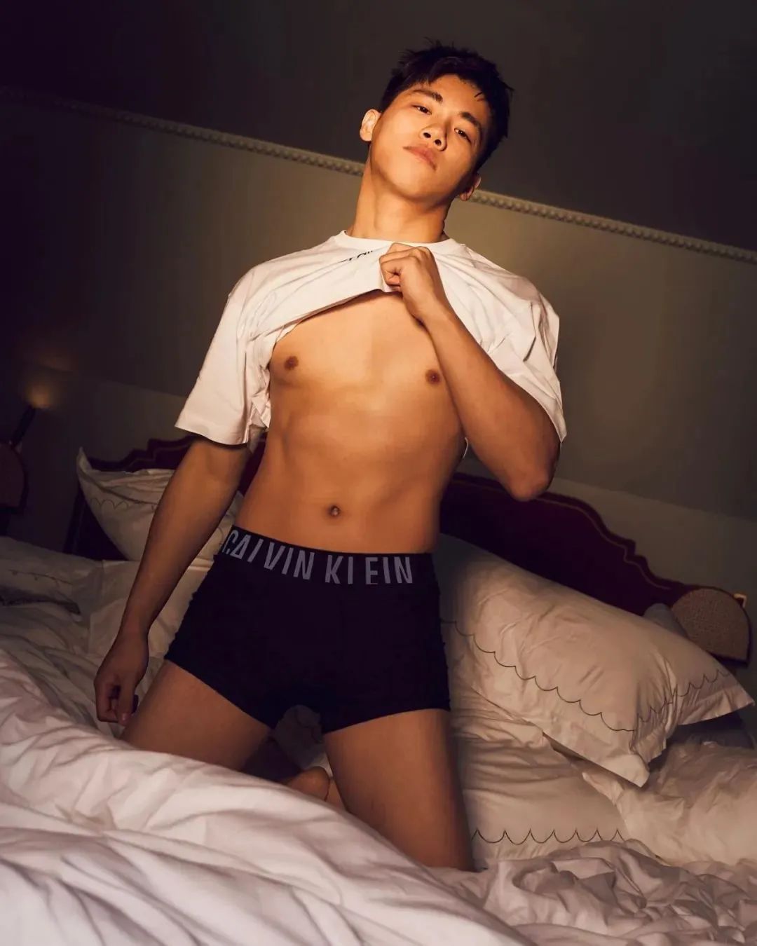 186cm 体育生，室内室外同时拍大片！