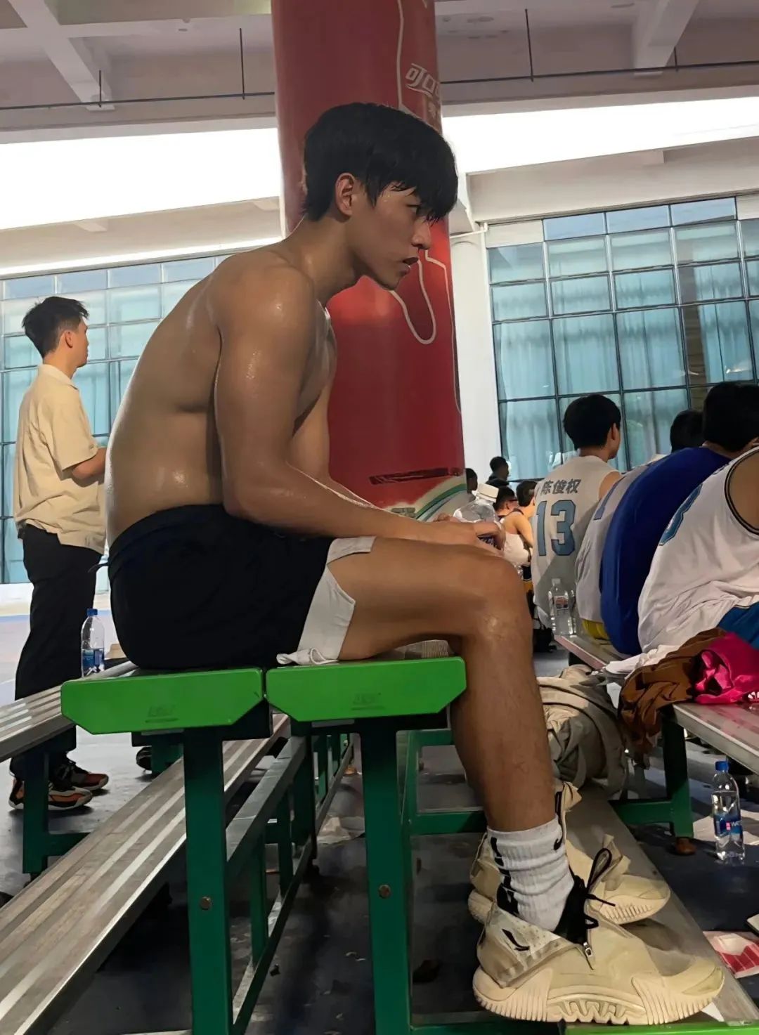 篮球体育生走红，运动少年感十足