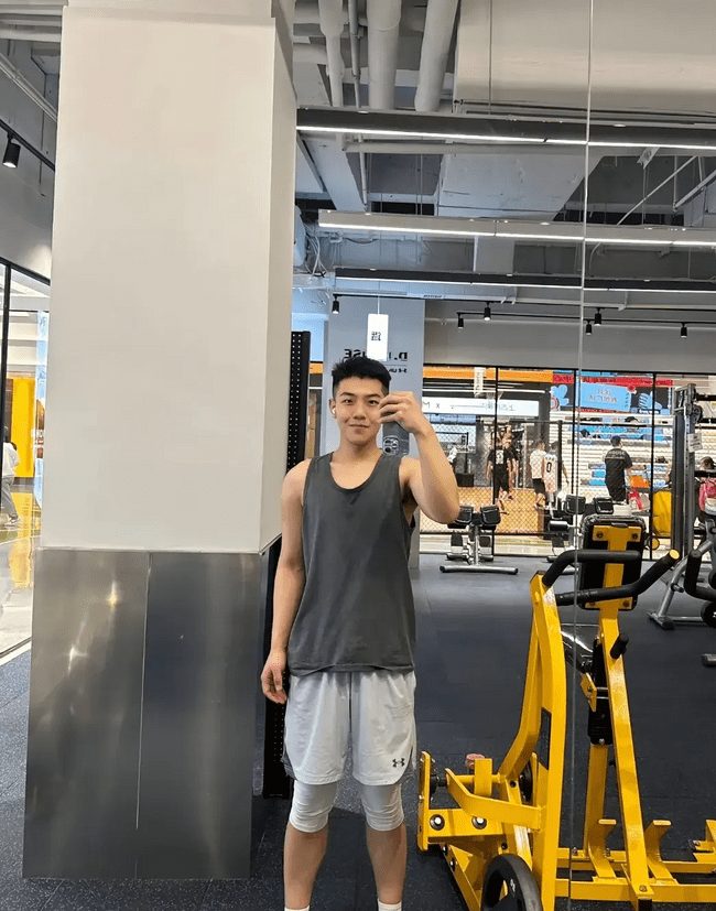 23 退伍兵哥哥，上海街头人见人爱 
