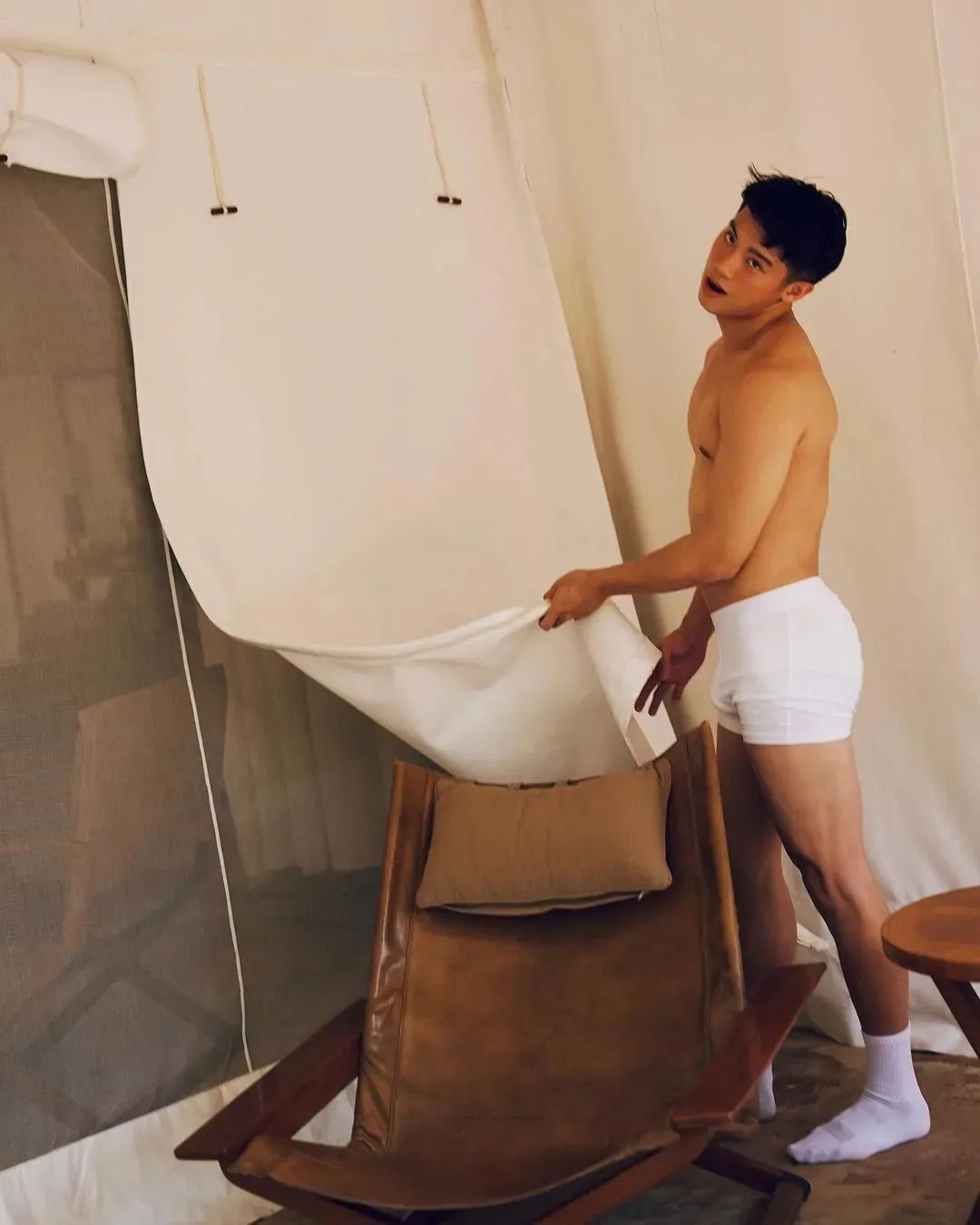 186cm 体育生，室内室外同时拍大片！