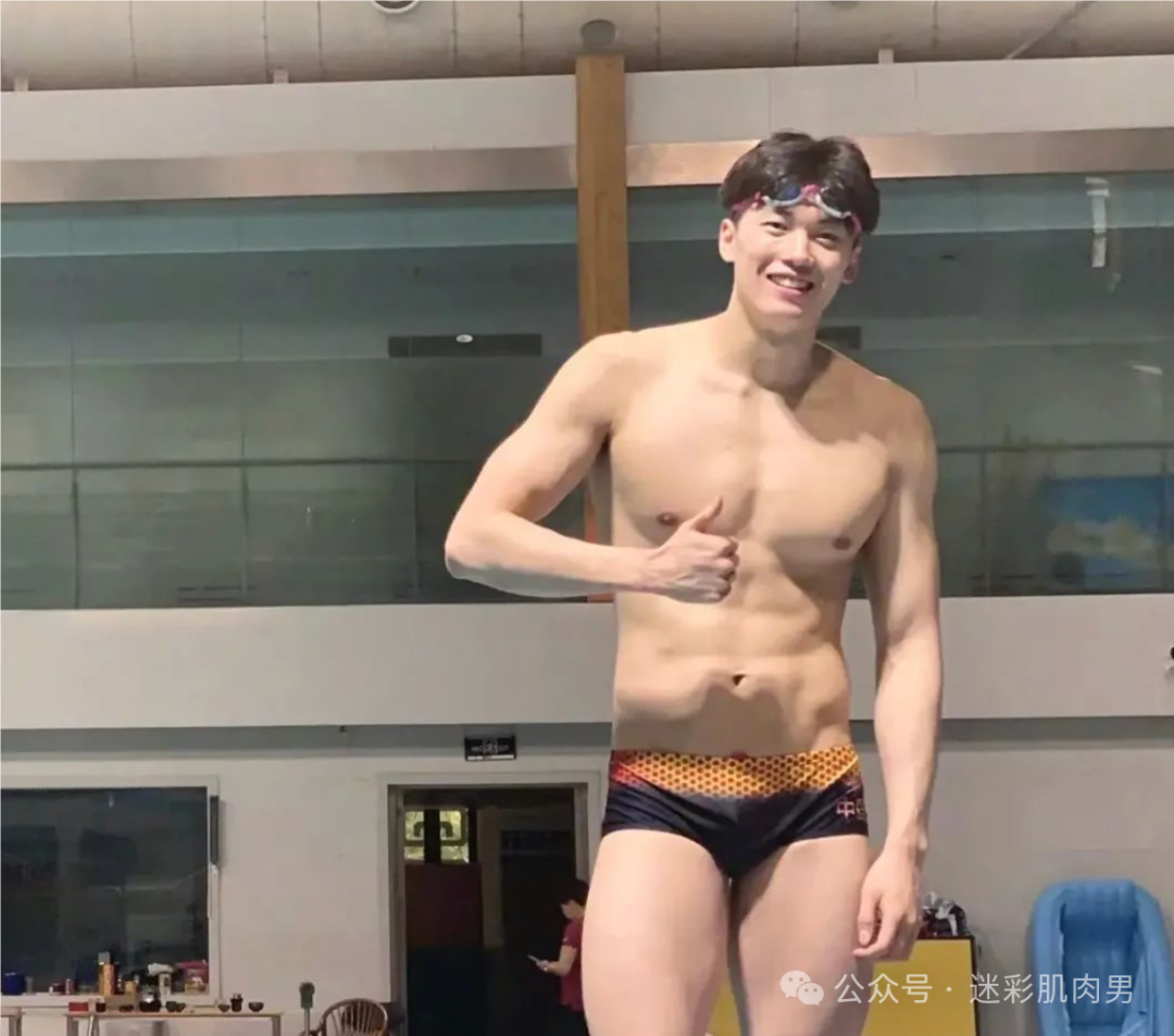192CM 汪顺穿紧身泳裤实力凸出太好看，再次爱上他！