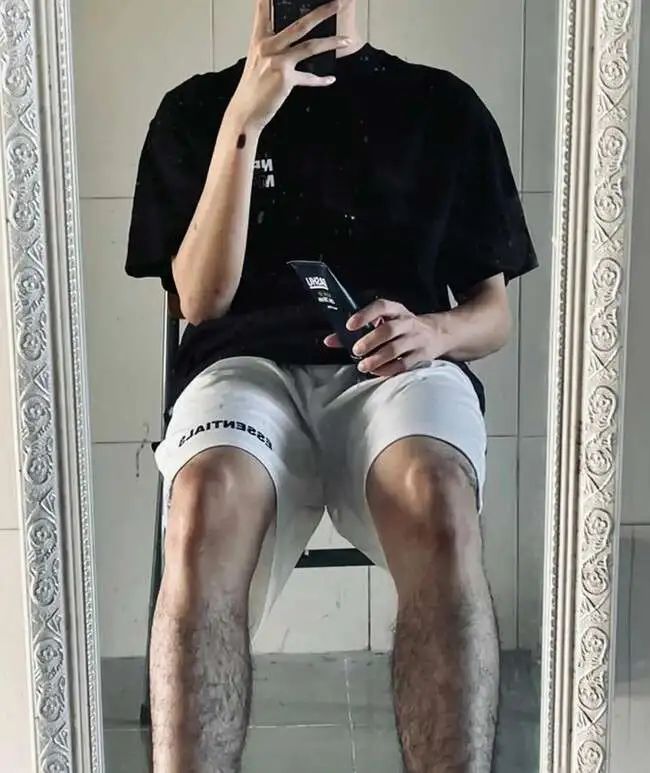 腿毛浓密的细狗腹肌小帅哥