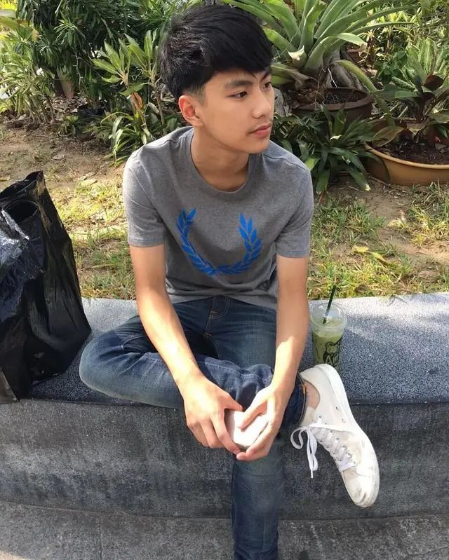 男大十八变！泰国出道 8 年的他，颜值身材变化之大令人咋舌