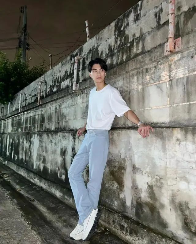 男大十八变！泰国出道 8 年的他，颜值身材变化之大令人咋舌