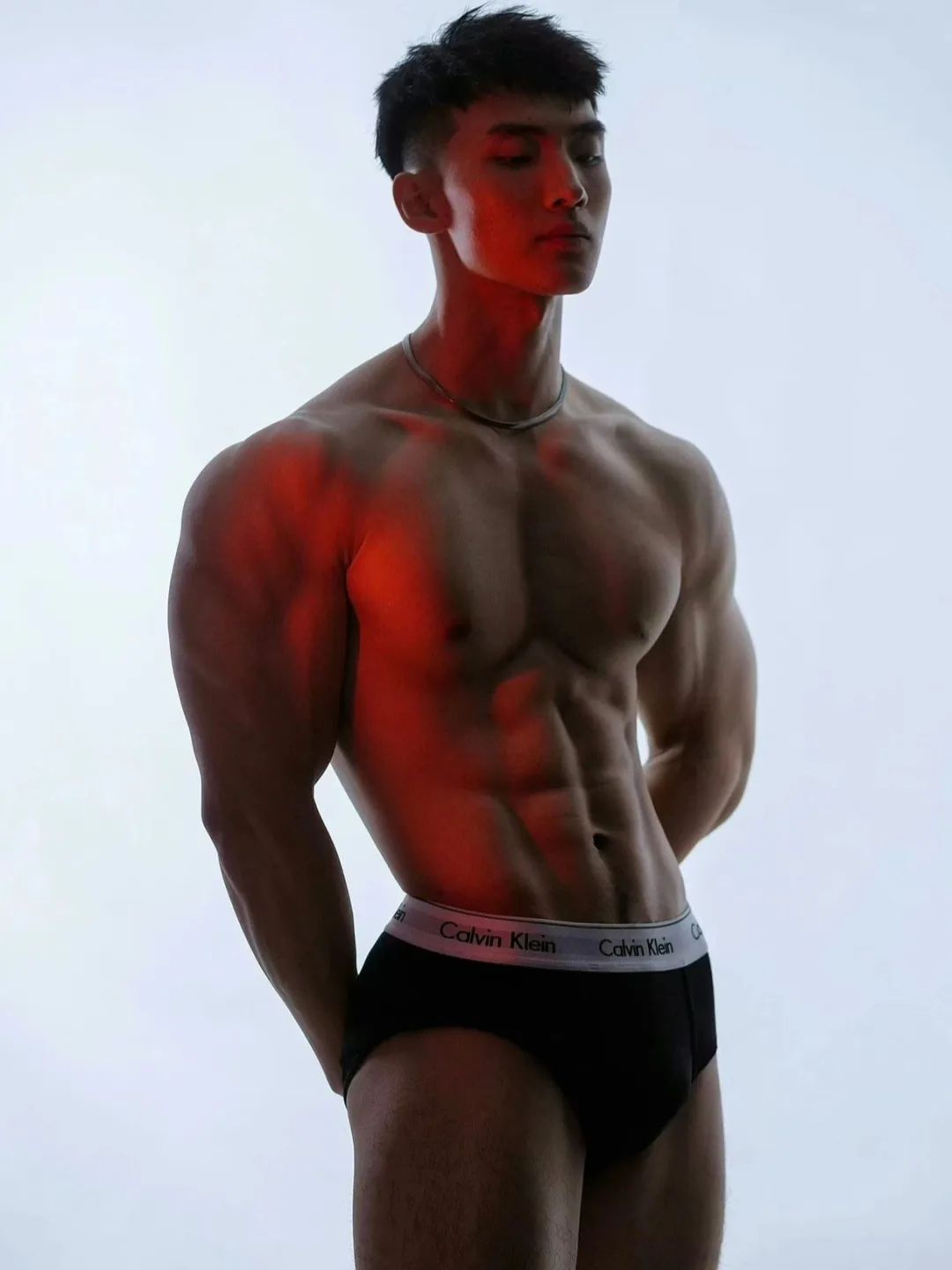 186cm 大包肌肉猛男，G 圈的男神新宠