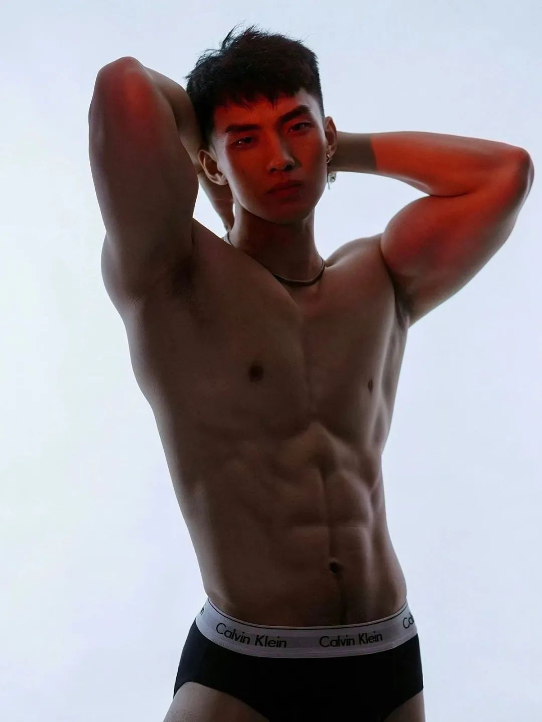 186cm 大包肌肉猛男，G 圈的男神新宠