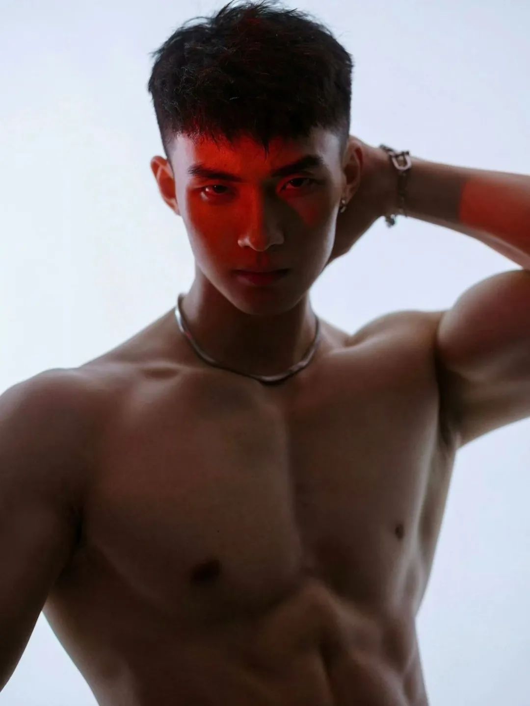 186cm 大包肌肉猛男，G 圈的男神新宠