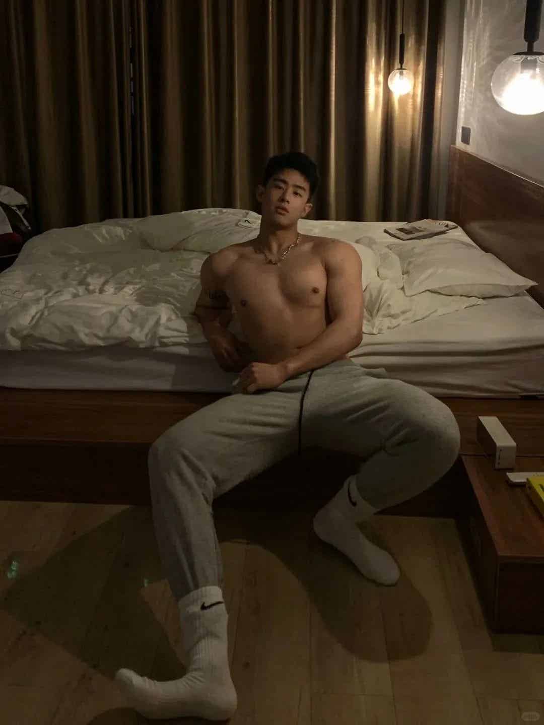 网红体育生被采访视频流出，本人回应后悔！