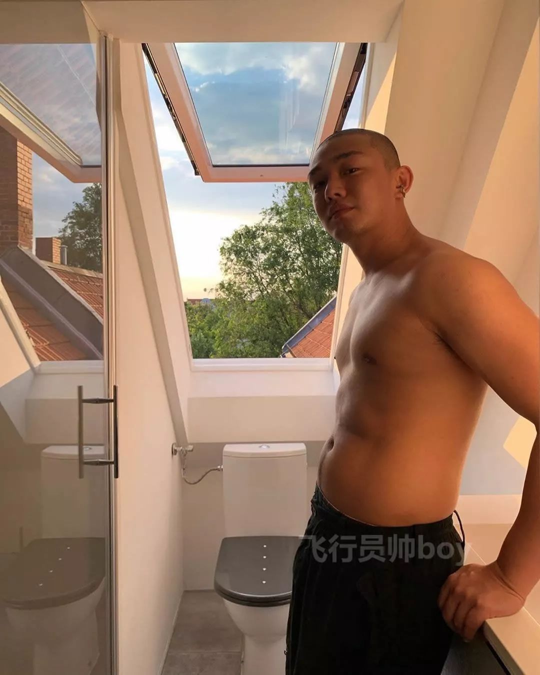 长这么帅的刘亚仁也好这口？！30 岁男子指控睡着被他性侵