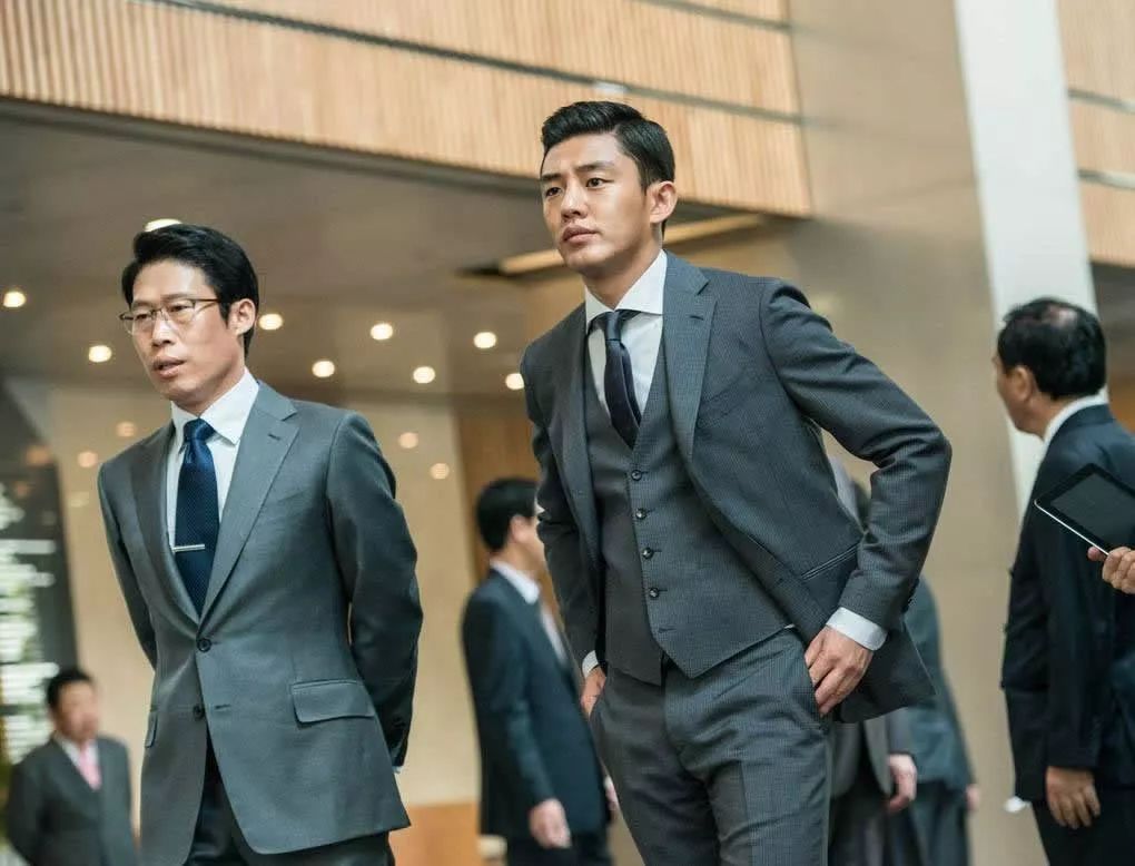 长这么帅的刘亚仁也好这口？！30 岁男子指控睡着被他性侵