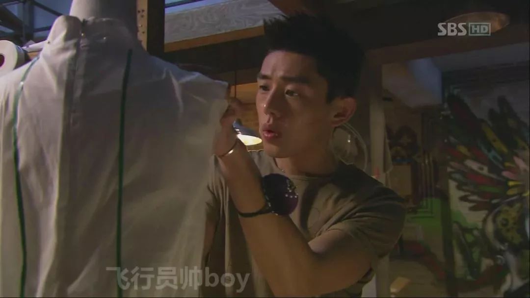 长这么帅的刘亚仁也好这口？！30 岁男子指控睡着被他性侵