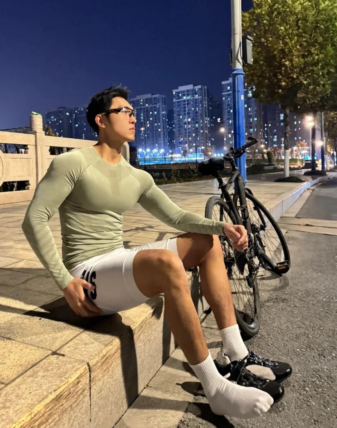 185cm 腹肌篮球大捷豹体育生，热爱酷跑 